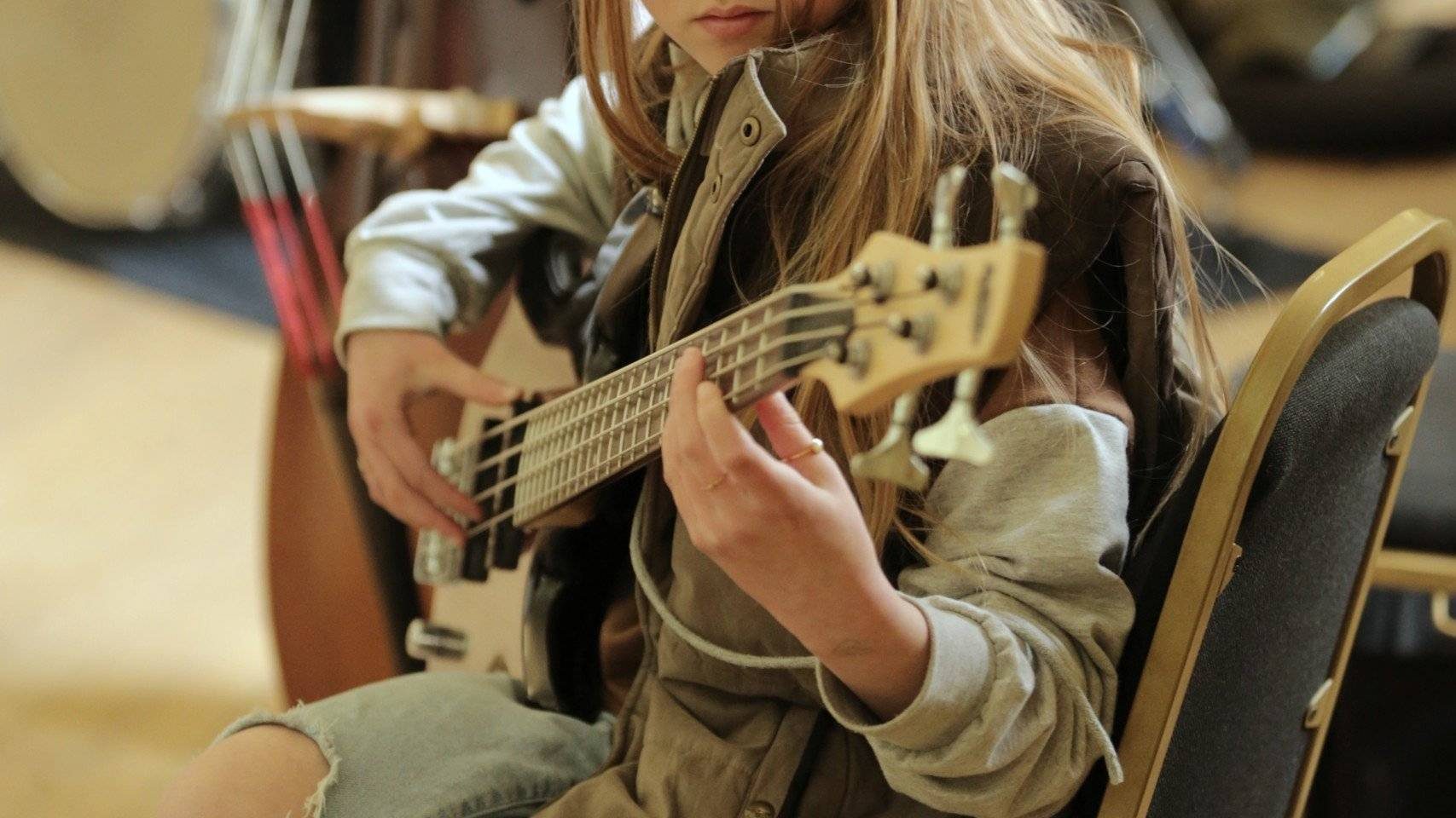 CYP music, electric bass and double bass player